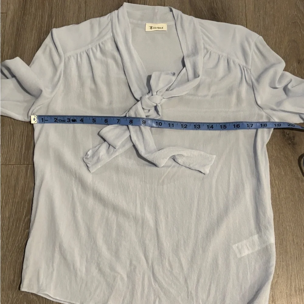 Elegant Light Blue Lilysilk Women's Top. Size XS - Picture 9 of 10